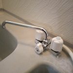 シャワーヘッド部分がポッキリ！？浴室デッキ型水栓を新しく取換えしました。