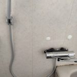 浴室シャワー水栓の温度が上がらない。水栓金具の交換をしてきました。