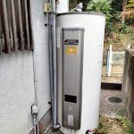 古くなった電気温水器をガス給湯器に交換させていただきました。