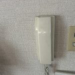 古くなったインターホンを最新のカメラ付きインターホンに取替えました！！