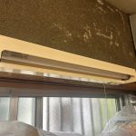 配線が劣化した流し元灯をLED照明に取替えてきました!!